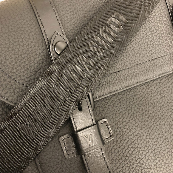 Louis Vuitton Christopher Messenger Taurillon Leather Black Shoulder Bag - Picture 11 of 14